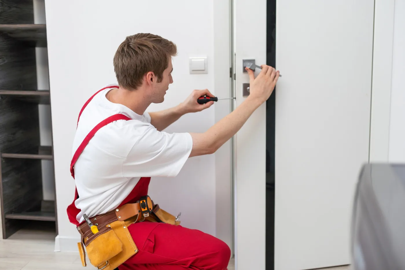 Serrurier installant une serrure de porte d'entrée à Pontault-Combault (77340)